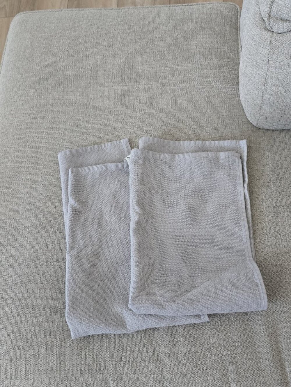 Set (2) of William Sonoma hand towels (see pictures)